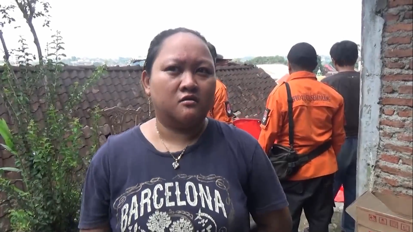 Talud Setinggi 3 Meter Roboh, Timpa 2 Rumah di Bawahnya