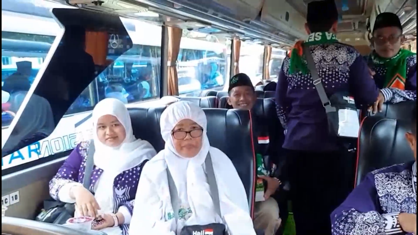 Calon Haji Kota Semarang Diberangkatkan ke Makkah