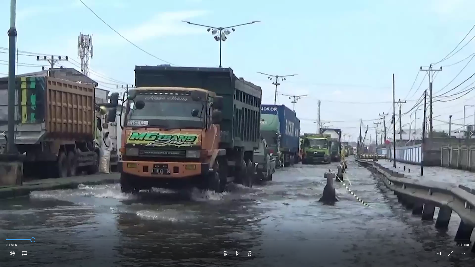 Jalan Pantura Demak Masih Tergenang Banjir Rob