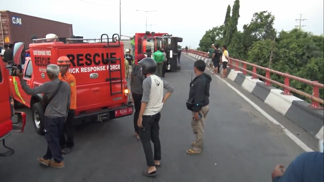 Tertimpa Truk Muatan Besi, Seorang Pengendara Sepeda Motor Meninggal Dunia 