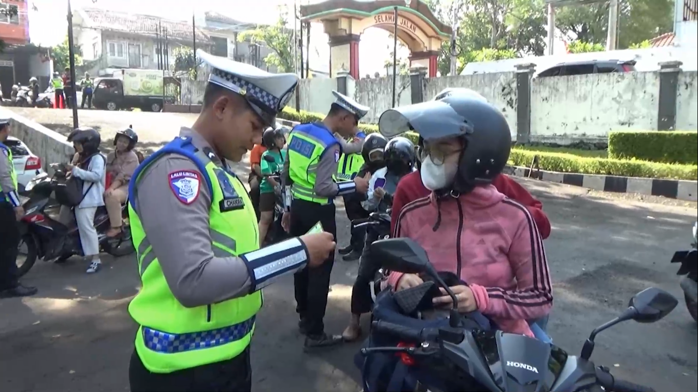 Tim Gabungan Gelar Razia Sosialisasi Taat Pajak Kendaraan