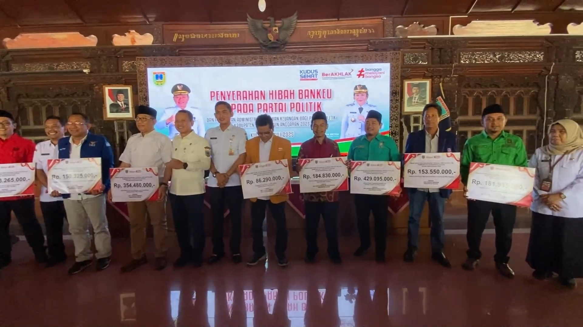 Pemkab Kudus Serahkan Dana Hibah Rp 2,5 Miliar Untuk Parpol