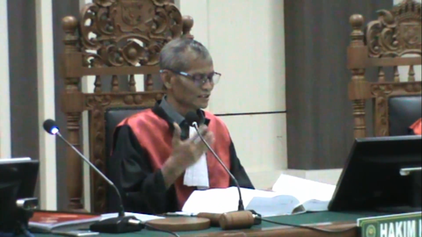 Bacakan Pledoi, Ita Menangis Salahkan Suami dan Minta Dibebaskan