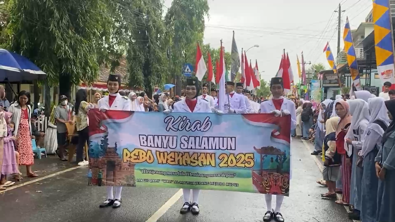 Tradisi Rabu Wekasan, 15 Ribu Bungkus Air Salamun Dibagikan Untuk Warga