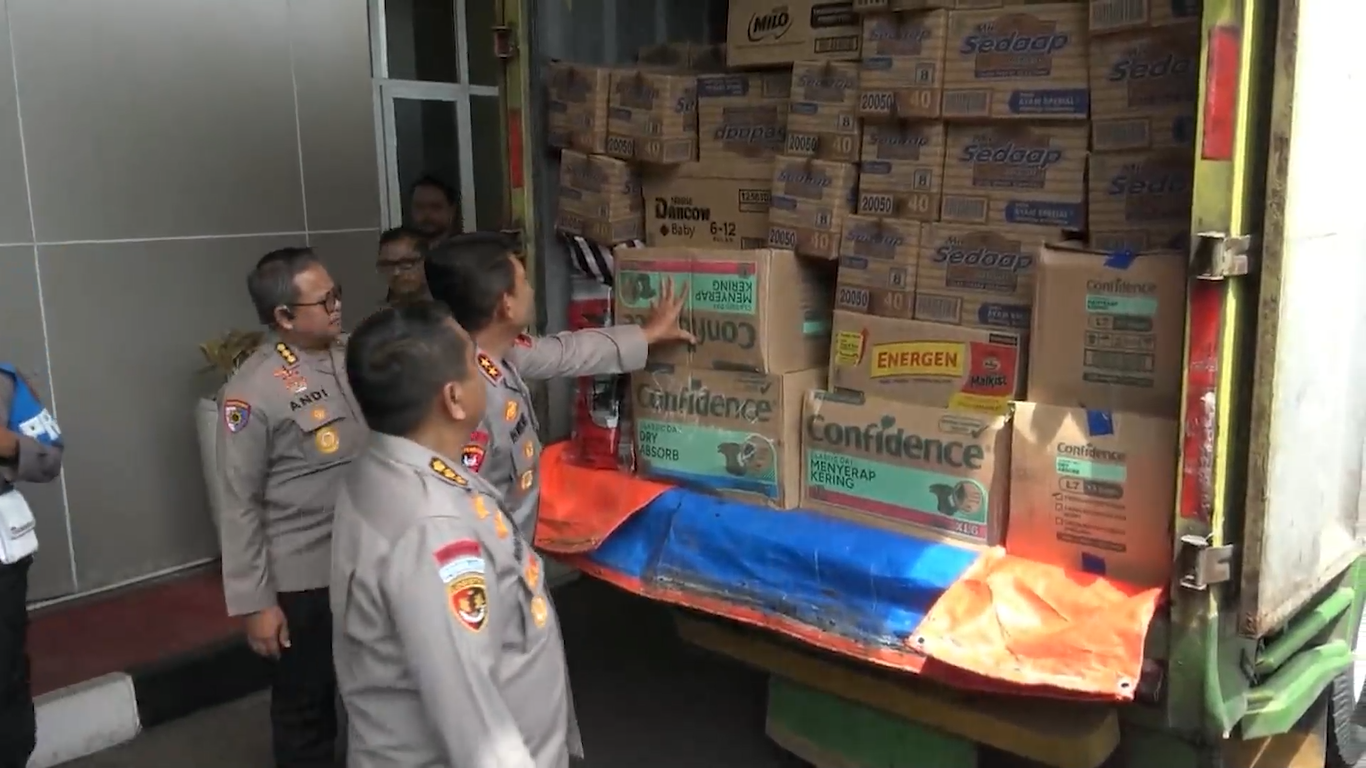 Polda Jateng Kirimkan Bantuan Logistik dan Tenaga Medis Ke Sumatera