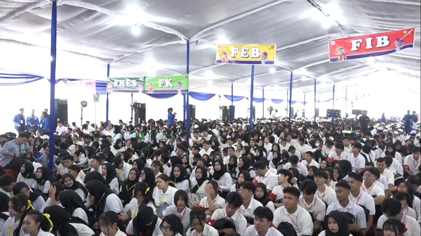 Gubernur Jateng dan Rektor Udinus Berikan Wejangan Kepada 3.154 Maba UDINUS 