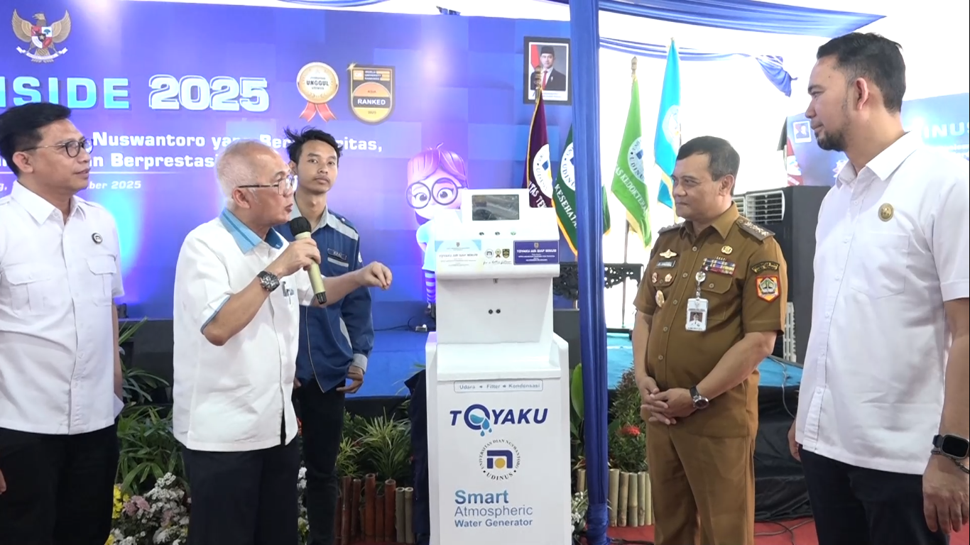 Udinus Serahkan Toyaku Kepada Gubernur Jawa Tengah 